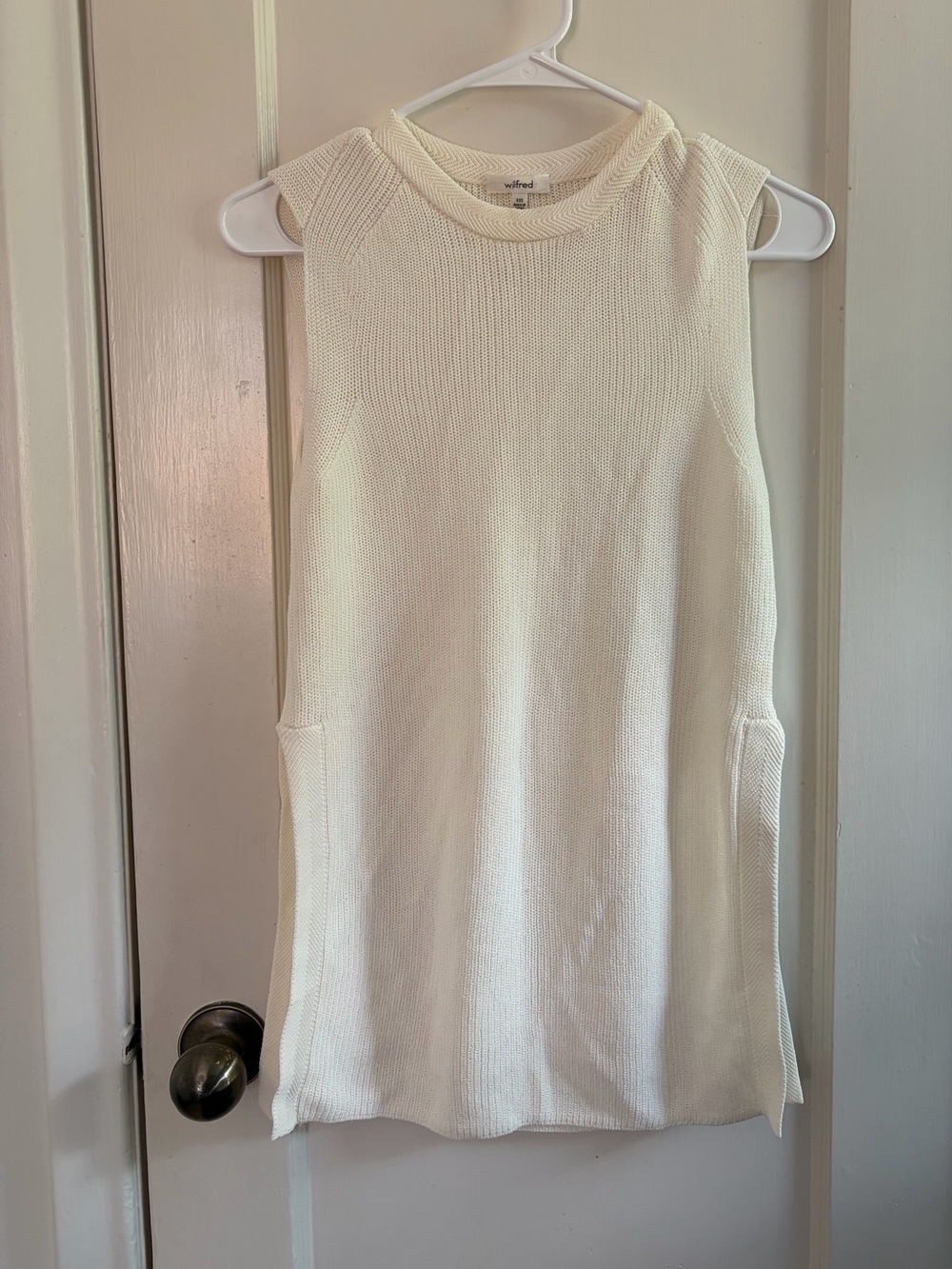 ARITZIA Wilfred Palmier Sleeveless Sweater